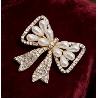 XSB244 - Elegant Pearl Bow Saree Brooch